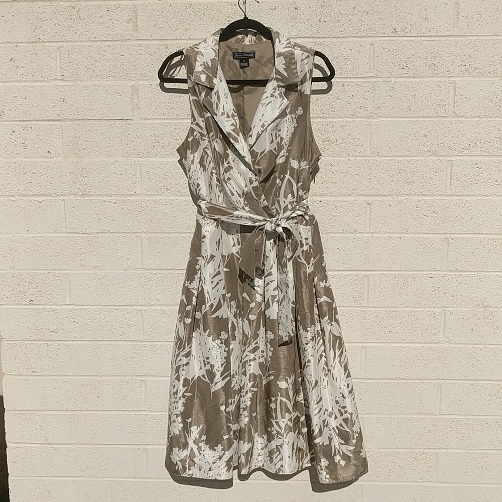 Sleeveless retro looking midi dress size 16